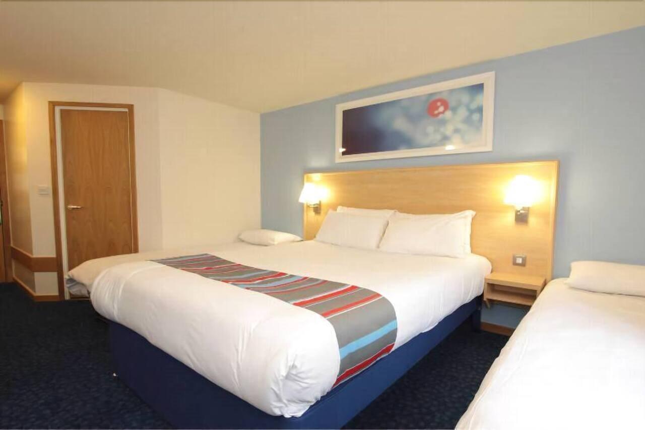 Travelodge Eastleigh Central Экстерьер фото