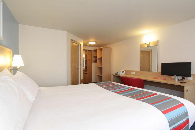 Travelodge Eastleigh Central Экстерьер фото